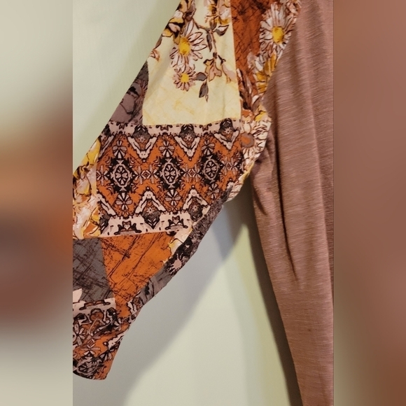 Maurices Floral Patchwork Top Rayon/Polyester blend Cafe' Au Lait Brown Size L - Picture 3 of 5